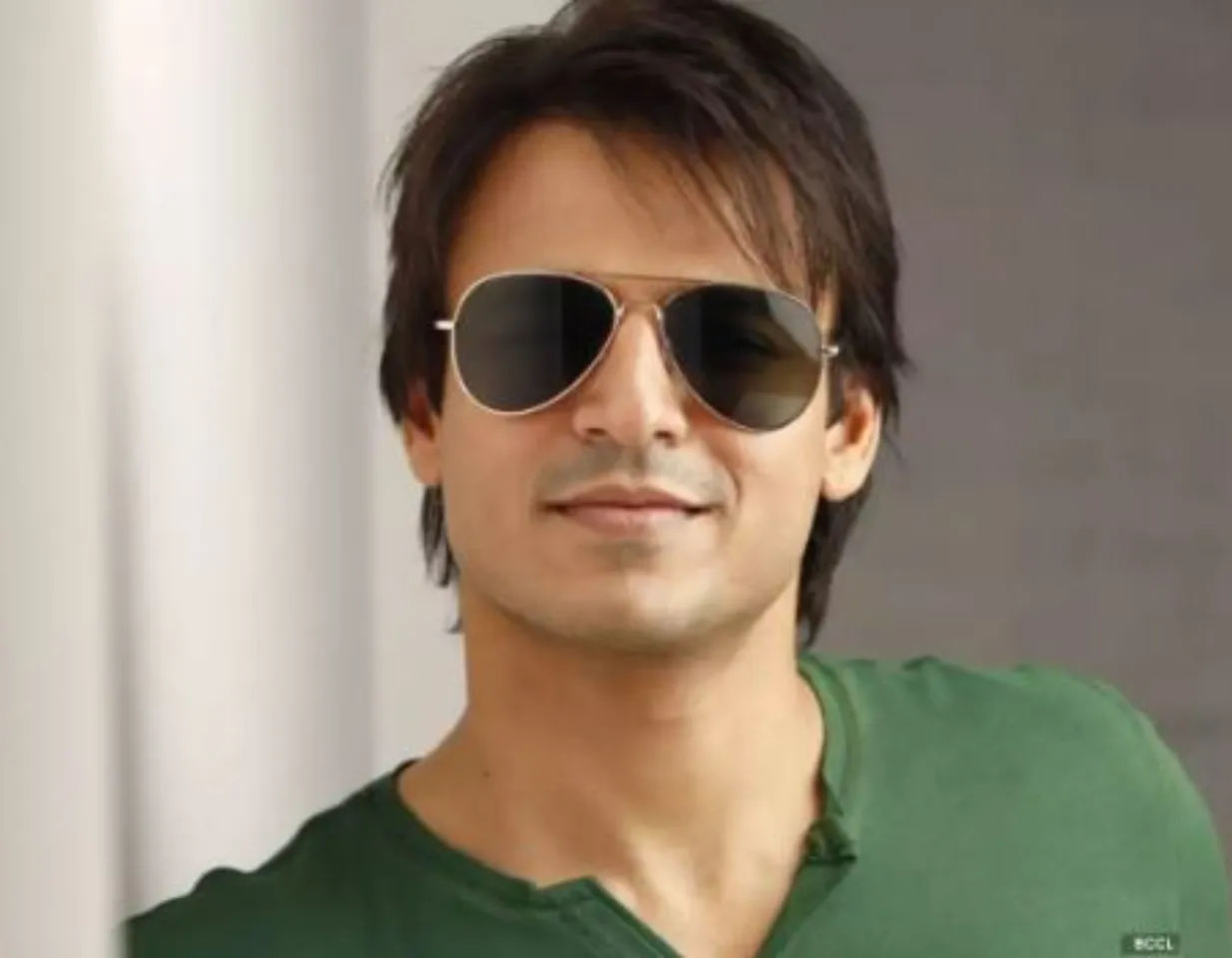Vivek Oberoi arrived with his son in Ahmedabad due to world cup final
