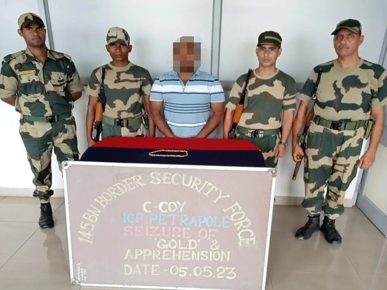 BSF APPREHENDS A PASSENGER RED HANDED WHILE SMUGGLING GOLD AT ICP PETRAPOLE