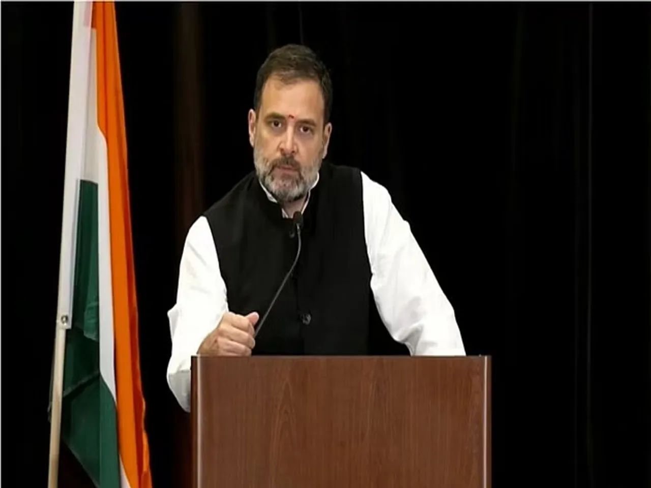 PM Modi think that he know everything: Rahul Gandhi