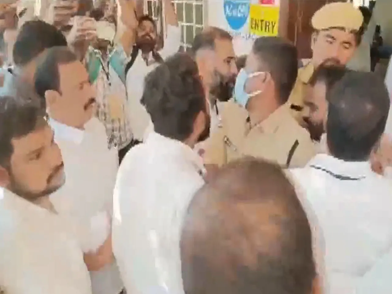 Scuffle broke out between groups of workers of Congress, BJP and BRS
