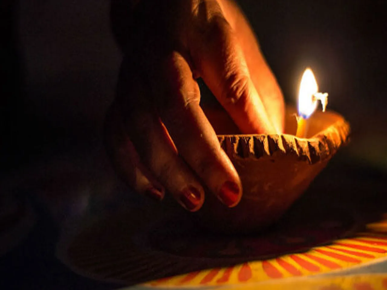 Insatiable soul! Lamp lighting on Bhoot Chaturdashi after Tarpan in Mahalaya