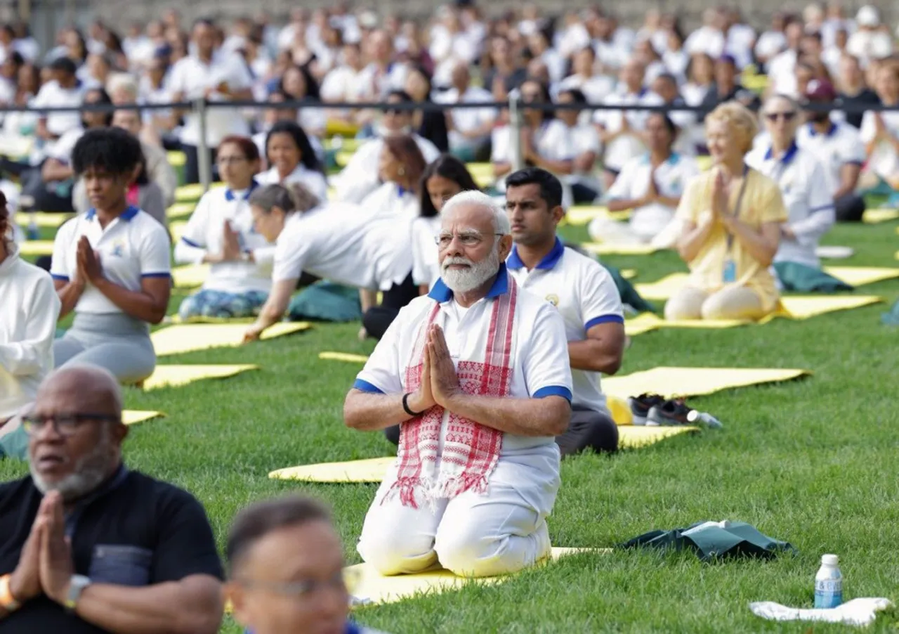 modi yoga.jpg