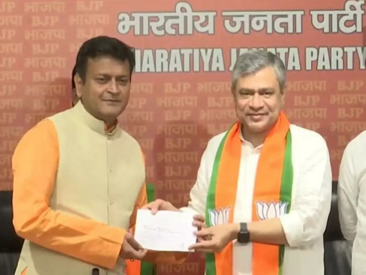 Former JD(U) leader Ajay Alok joins BJP