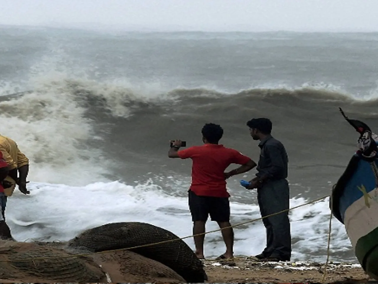 A cyclone is forming in the sea, warning is issued on the coast