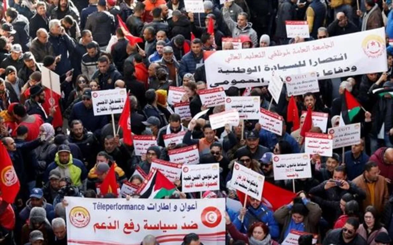 Workers' unions protest against Tunisia's president