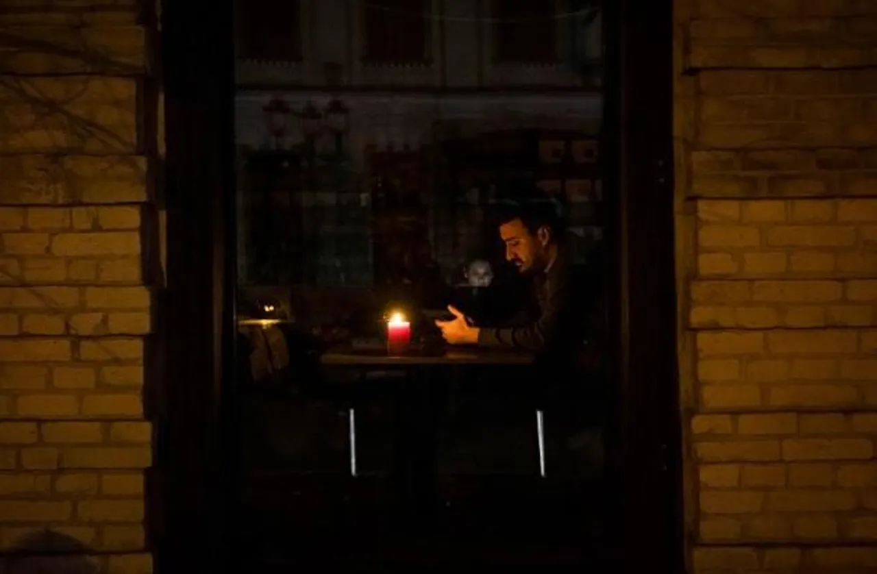 Nearly half a million Kyiv homes are without electricity, says Mayor Vitali Klitschko