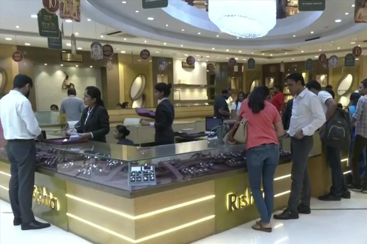 Dhanteras 2022: People throng gold-jewellery shops