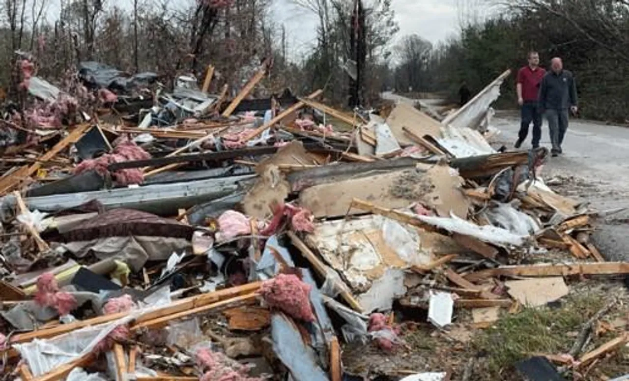 Storms in US South kill at least 9