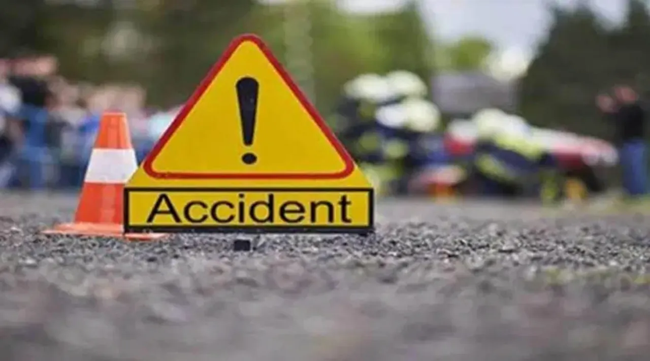 Road accident on navami night in Canning