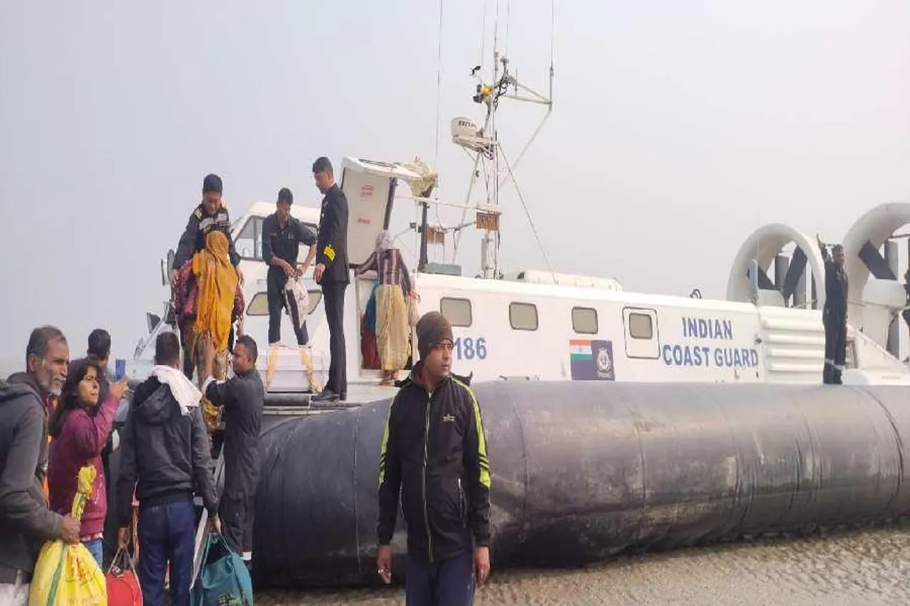 Pilgrims stuck in mid sea on way back from Gangasagar, Coast Guard launches operation