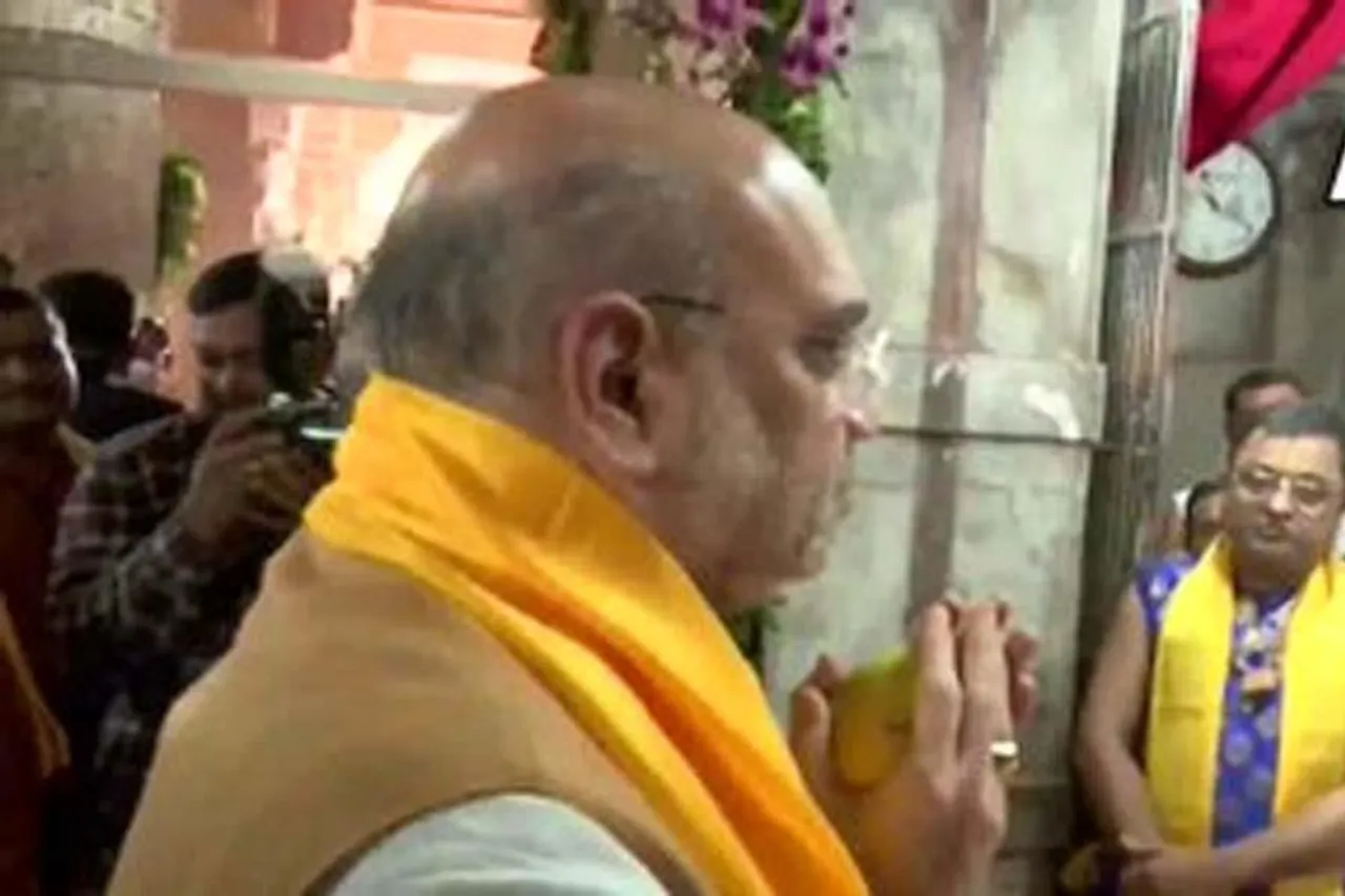 Amit Shah offers prayers at Dwarkadhish Temple