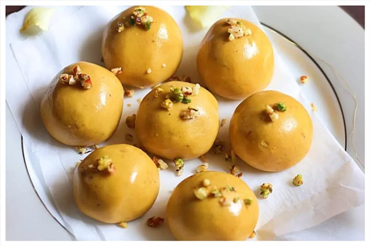 Besan laddoo is a very popular dessert during Diwali