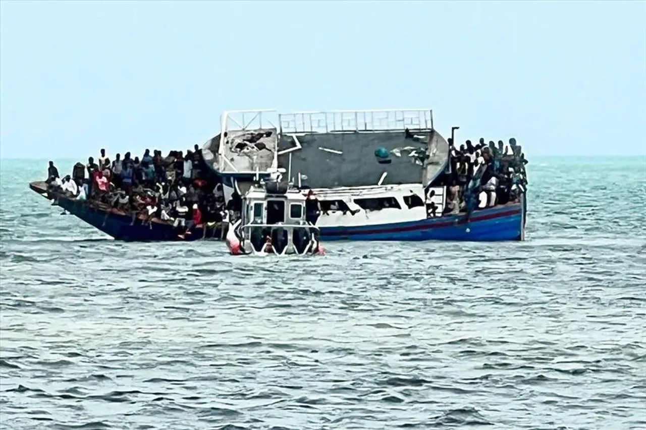 SUSPECTED HUMAN SMUGGLING BOAT 🚤 CAPSIZES OFF FLORIDA, CREWS SEARCHING FOR THE MISSING 39