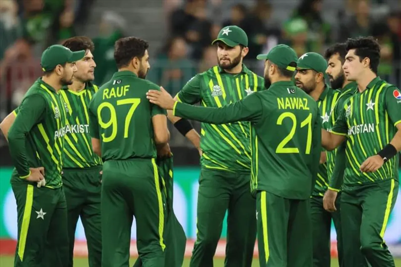 Pakistan kept alive the hope of going to the semi-finals