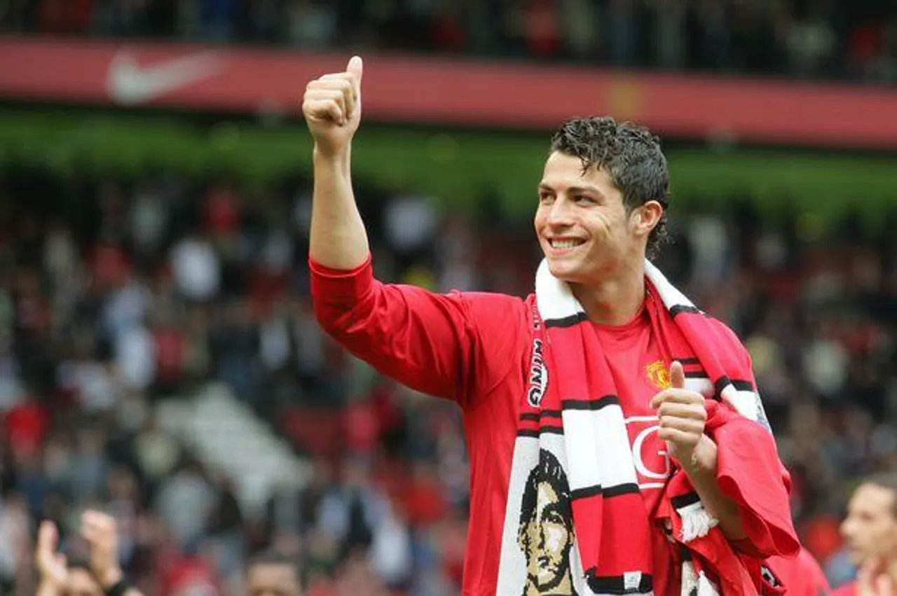 Its confirmed! Cristiano Ronaldo has officially joined Man United