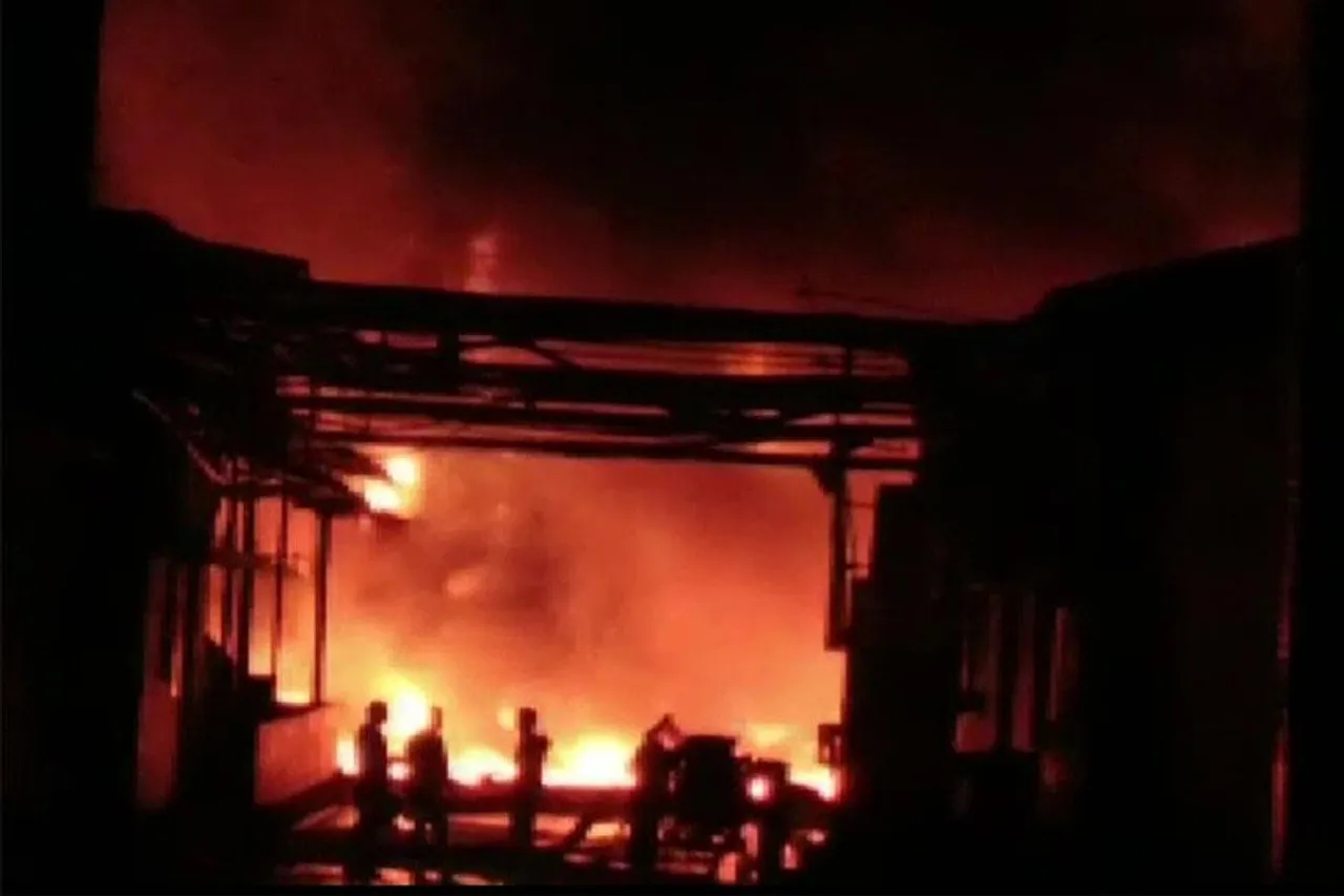 Massive fire broke at chemical factory, 6 people died