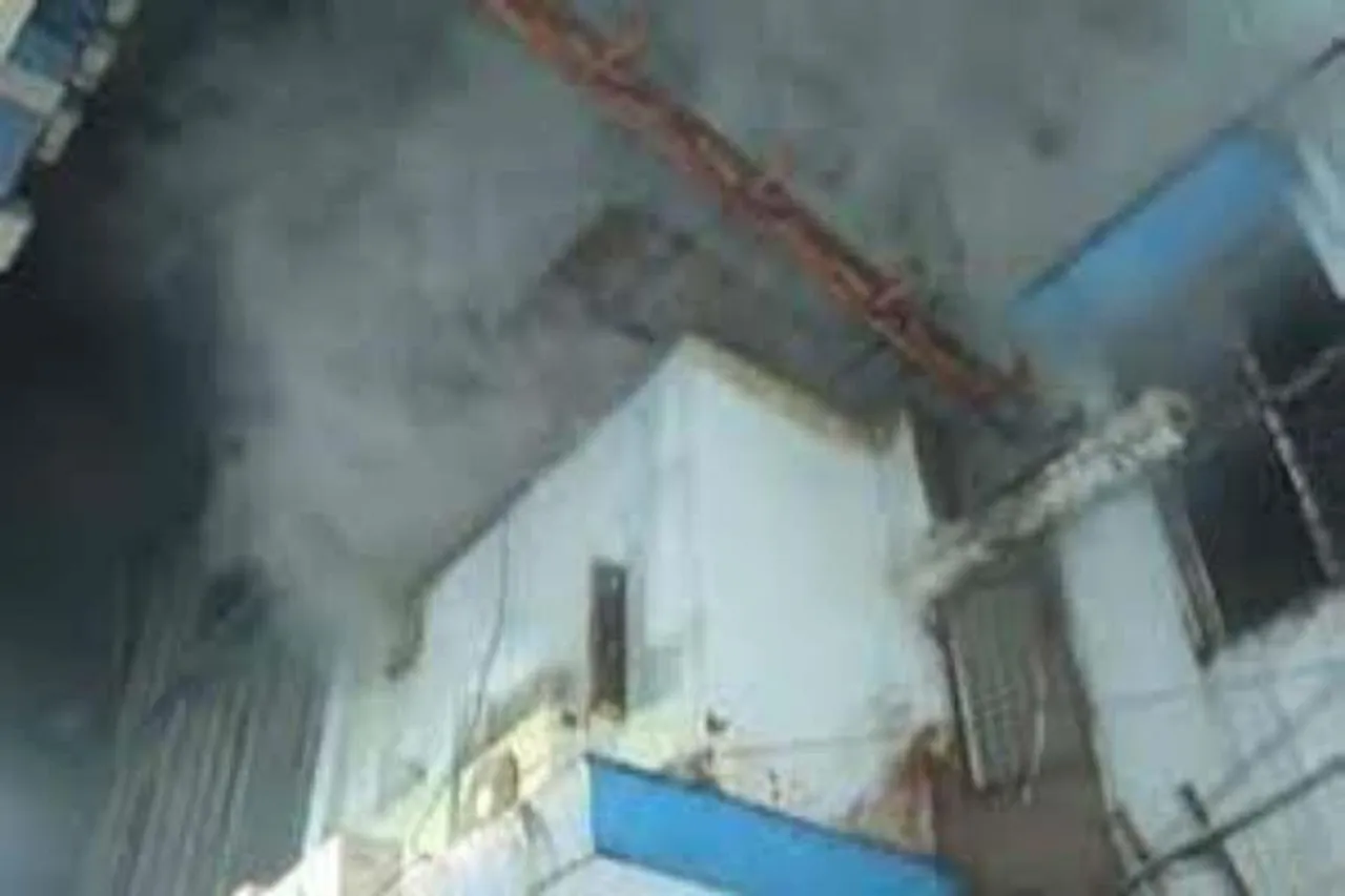 SSKM fire: Arup Biswas, Firhad Hakim, Madan Mitra at the scene