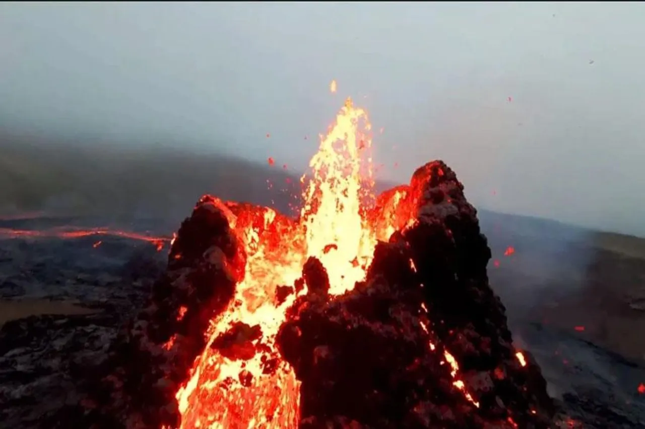 Lava is erupting in the volcano, watch the video