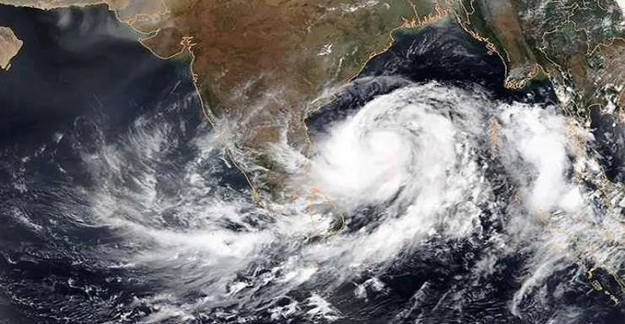​Cyclone hits Odisha-Andhra coast, 53 trains cancelled