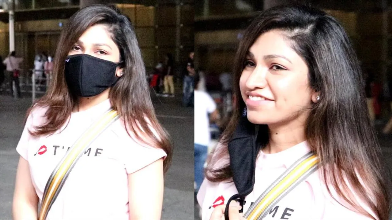 Tulsi Kumar spotted at the airport