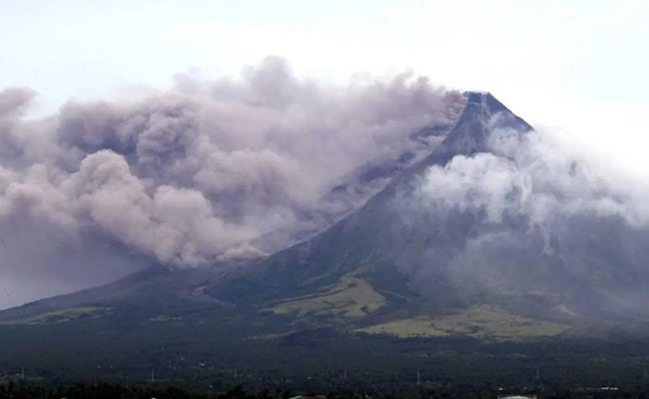 Volcanoes erupt in Philippines again, see video