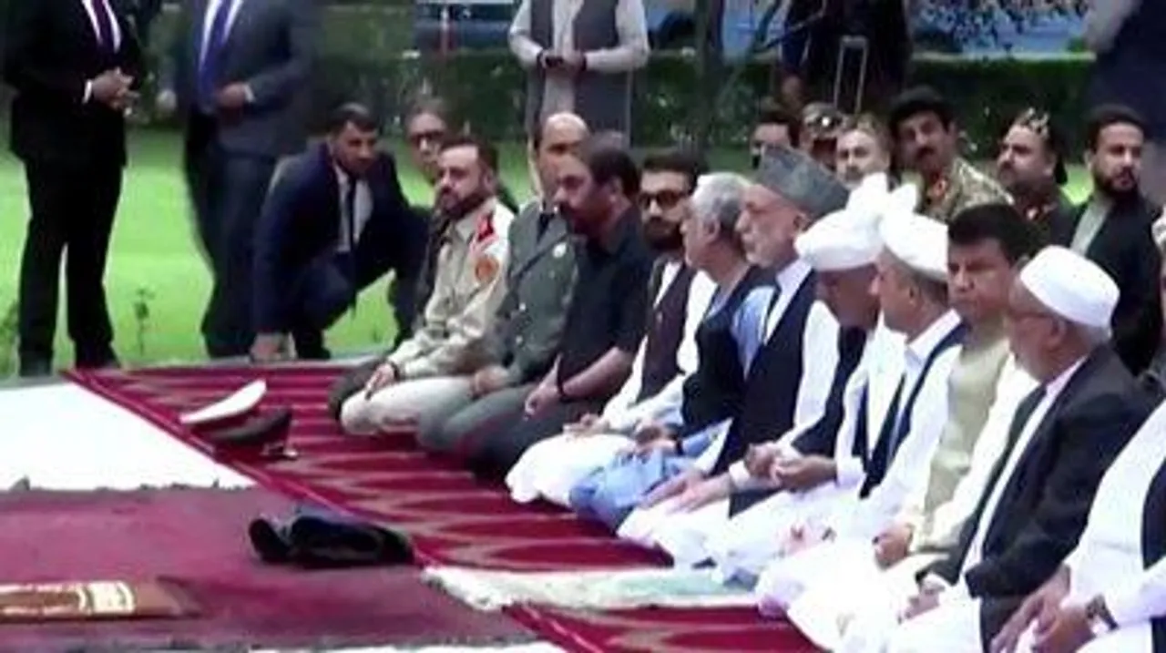 Rockets fired as Afghans start Eid prayers
