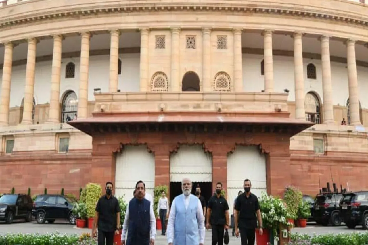 Ahead of ruckus in Parliament, PM Modi held a meeting with cabinet ministers