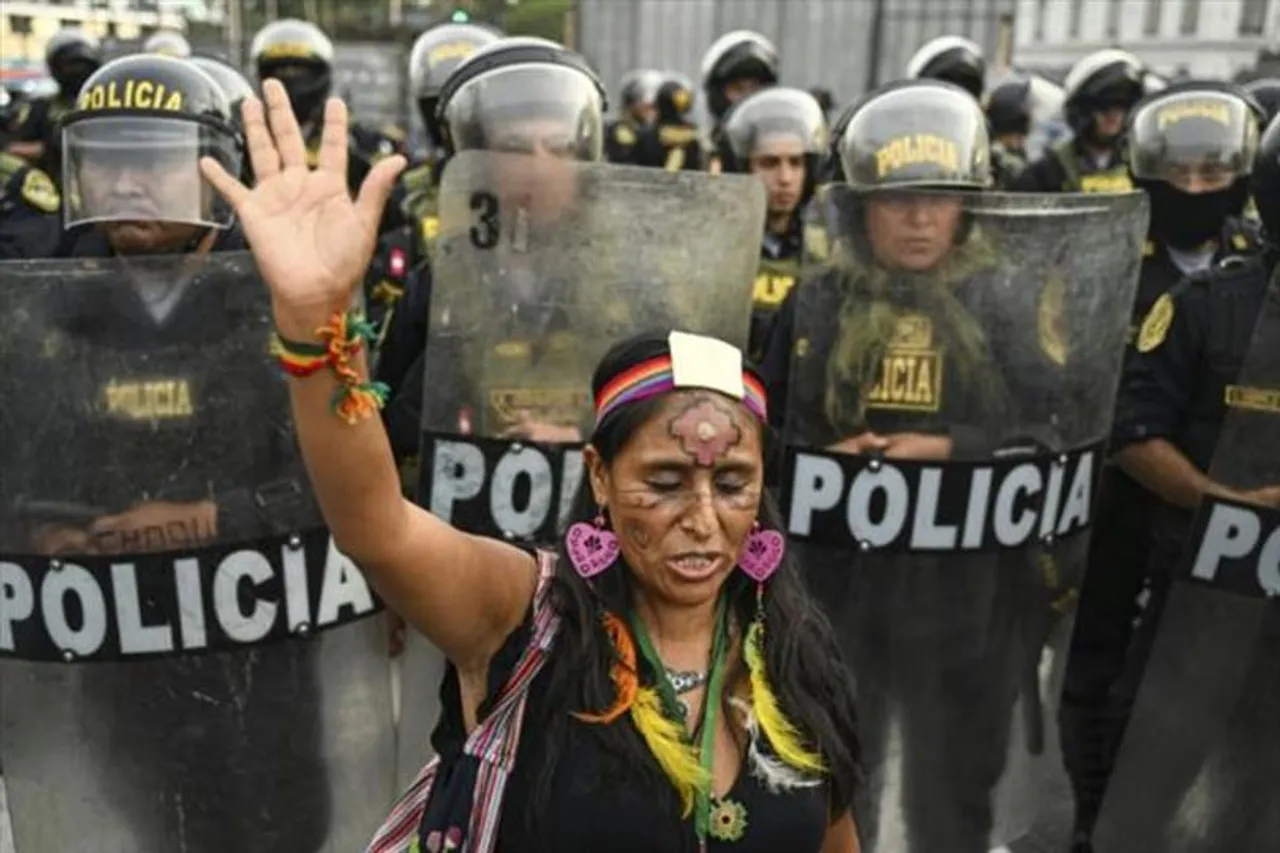 One dead in clashes between protesters and police in southern Peru: hospital source