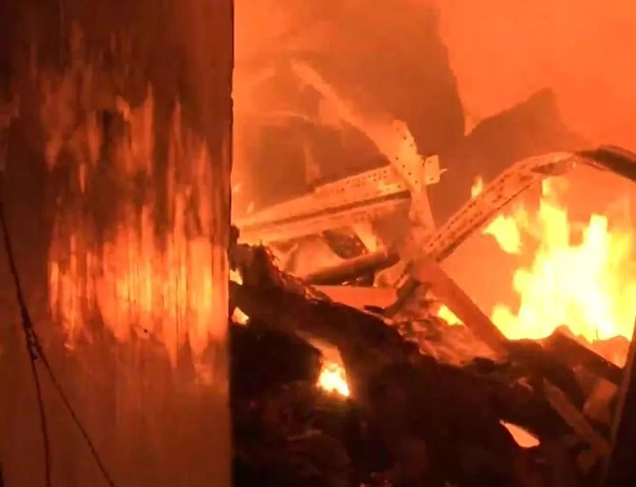 Massive fire breaks out in Mumbai's Kamla Nagar slum