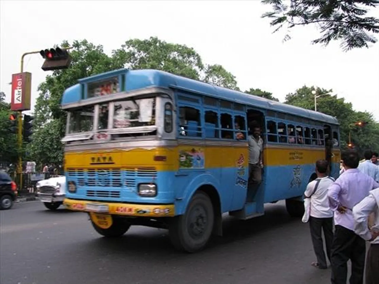 Special shopping buses in Kolkata ahead of Puja