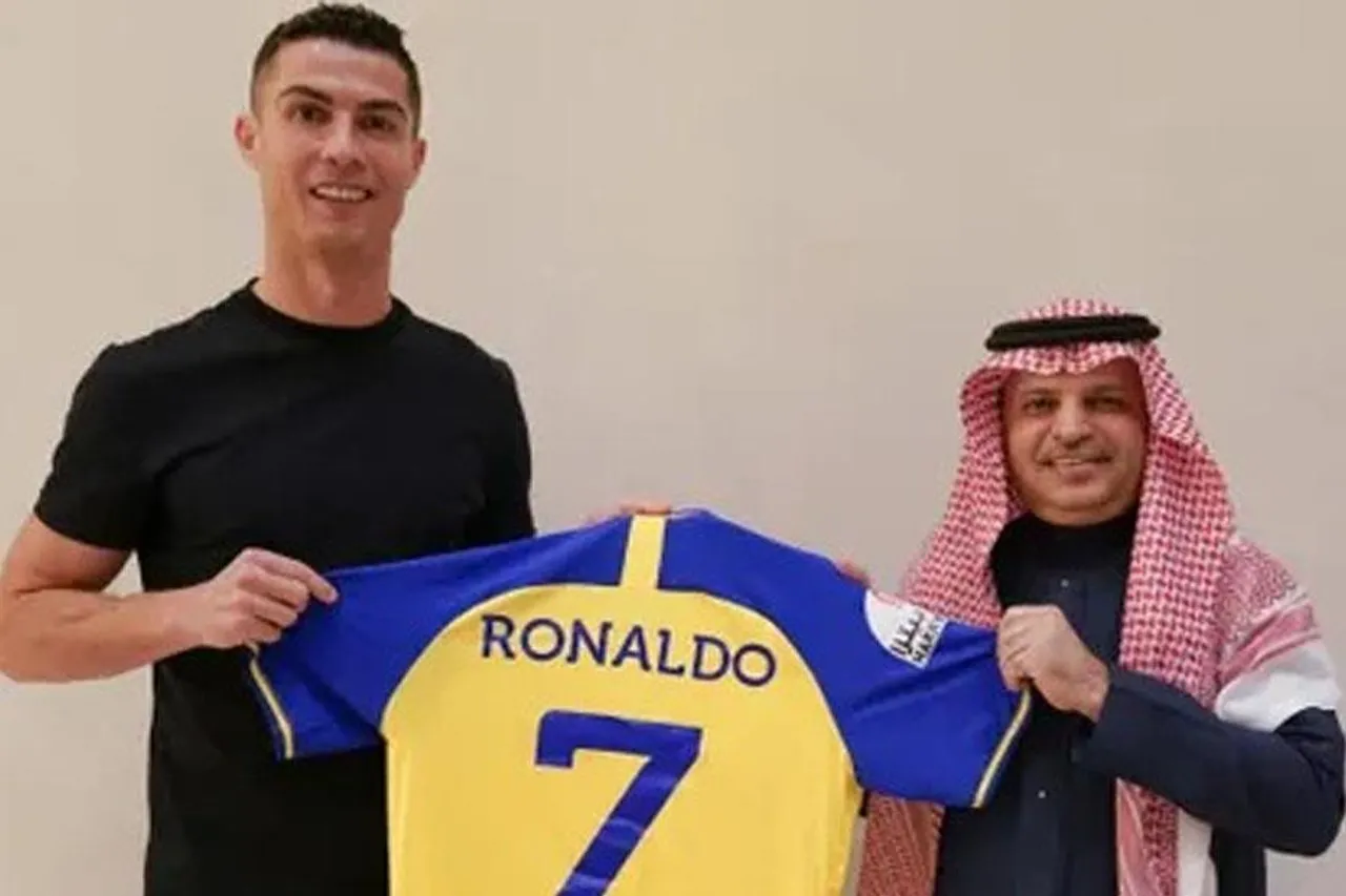 When will Ronaldo arrive in Saudi Arabia and when will he officially play his first match for Al Nassr?