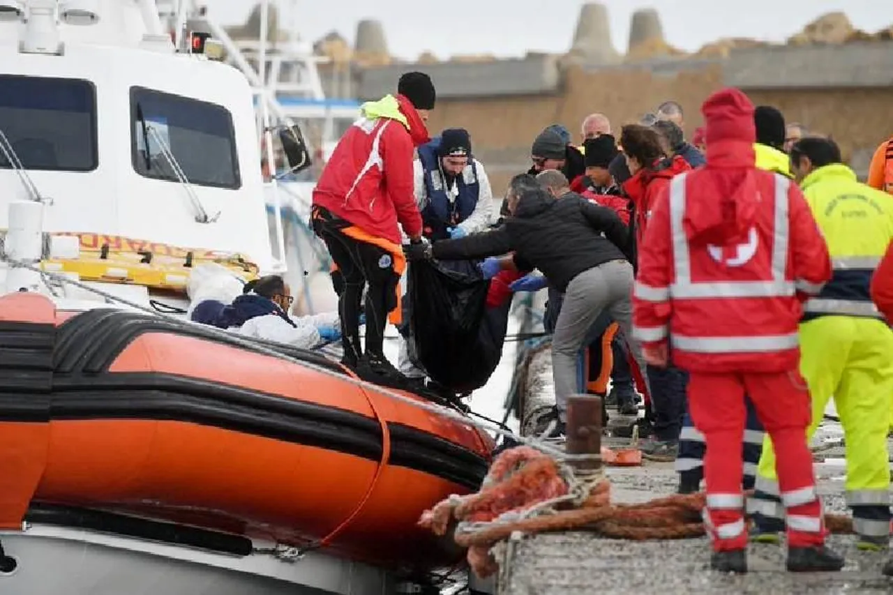 Death toll rises after boat capsizes in Italy