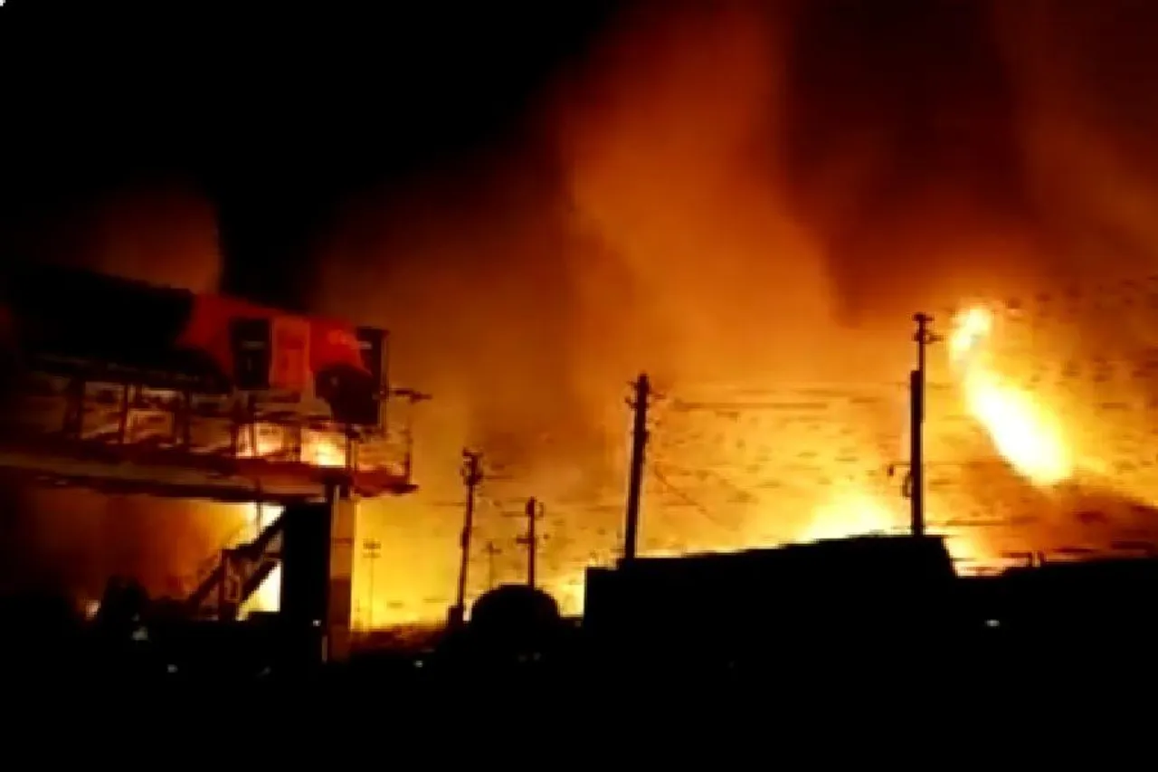 A terrible fire broke out in Chowk Bazaar in Assam's Jorhat