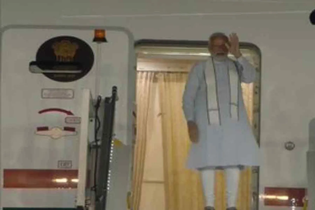 Narendra Modi arrived at Delhi Airport