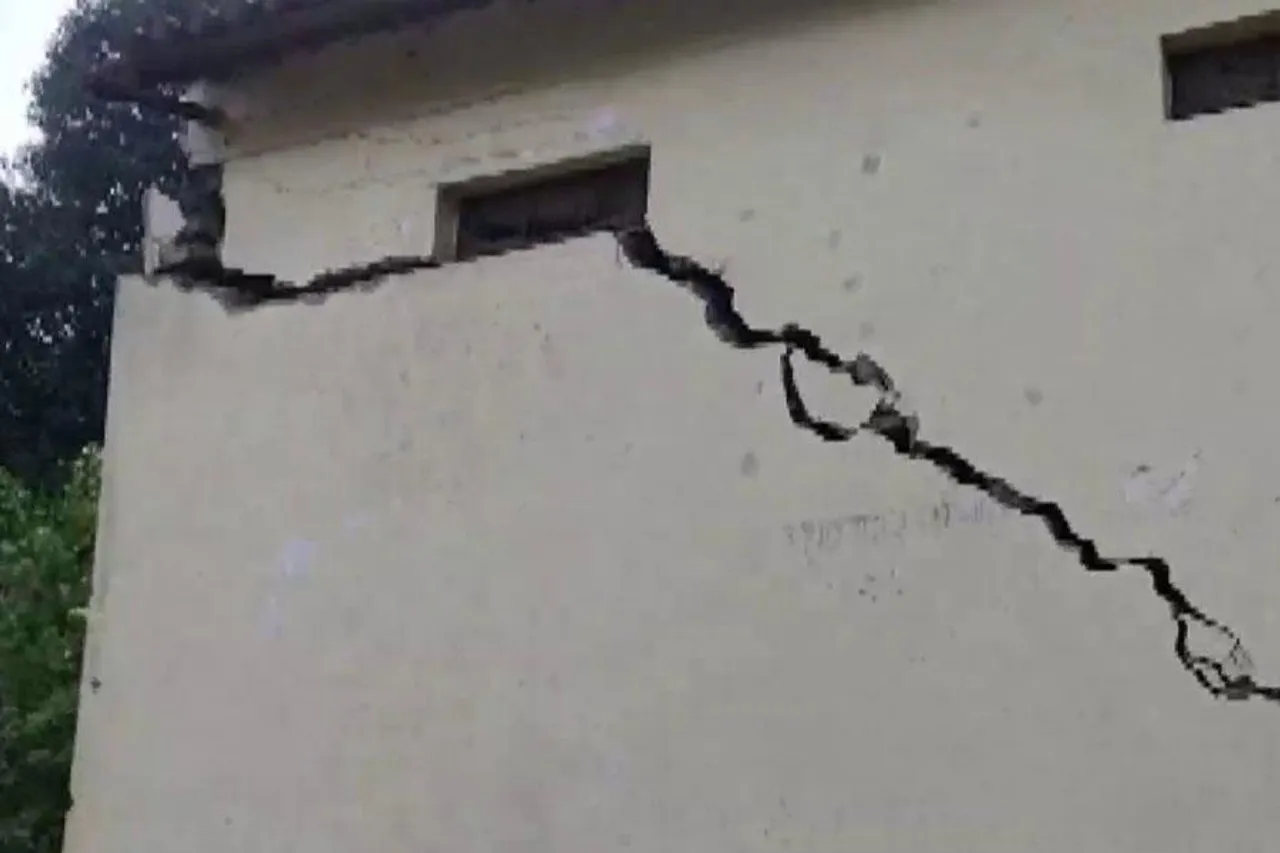 Cracks seen on houses and buildings in Chamba