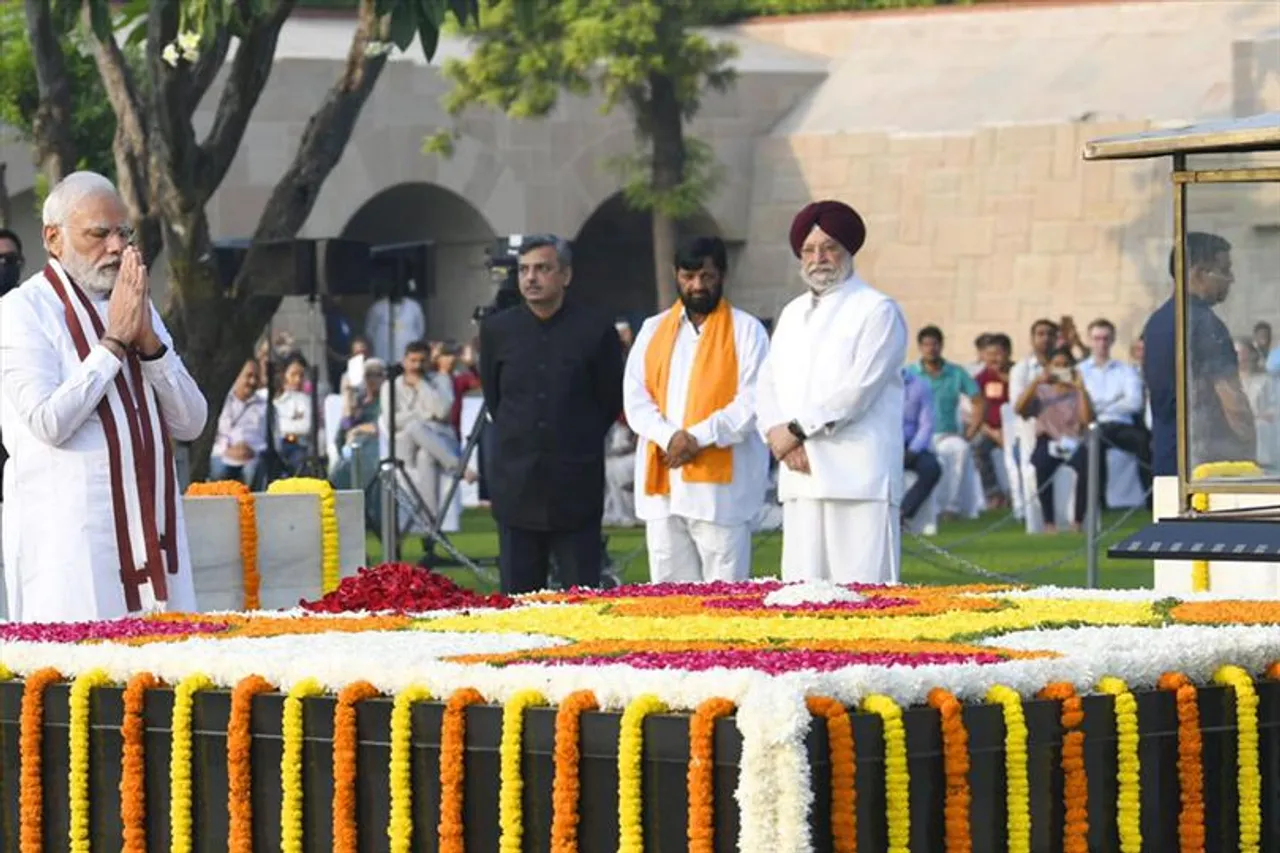 PM Modi Paying homage to Mahatma Gandhi on GandhiJayanti