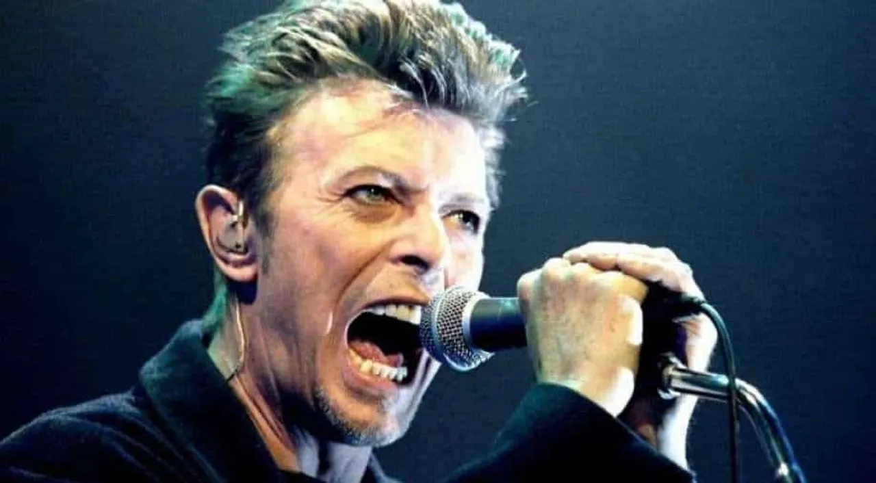 DAVID BOWIE'S ENTIRE MUSIC CATALOG SOLD TO WARNER MUSIC