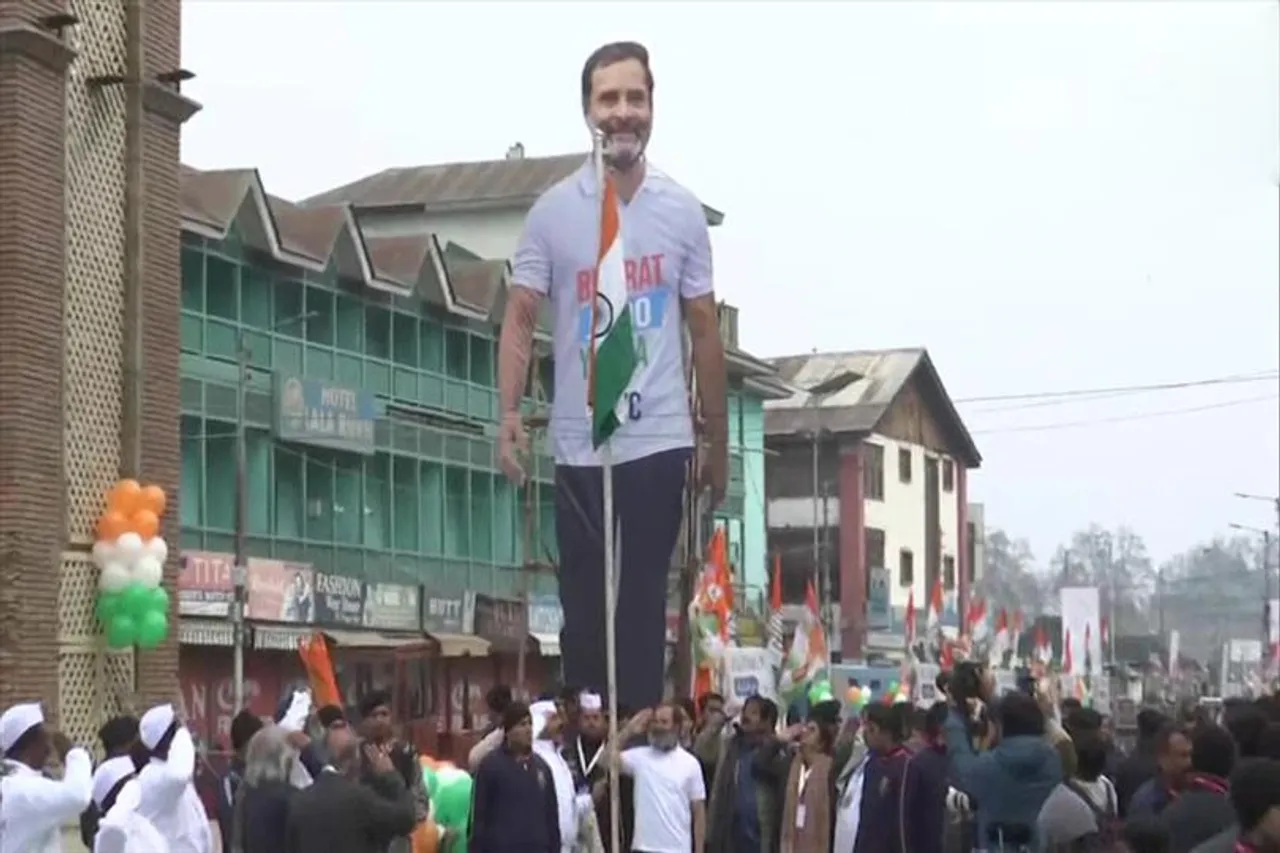 Congress MP Rahul Gandhi hoisted the national flag at Srinagar