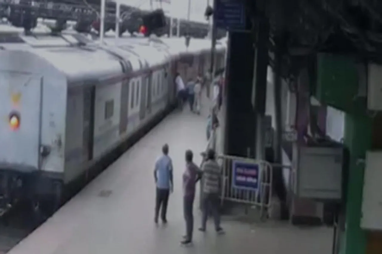Mission Jeevan Raksha: Rail police saves passengers life