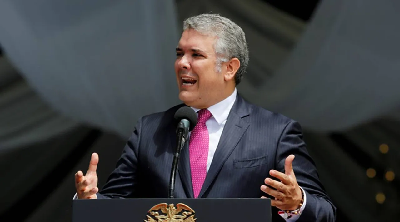 Helicopter carrying Columbia's President under attack near the country's border with Venezuela