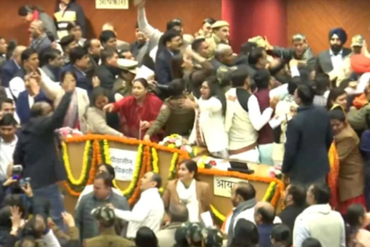 Clash brokes over mayor poll between BJP-AAP's councillors