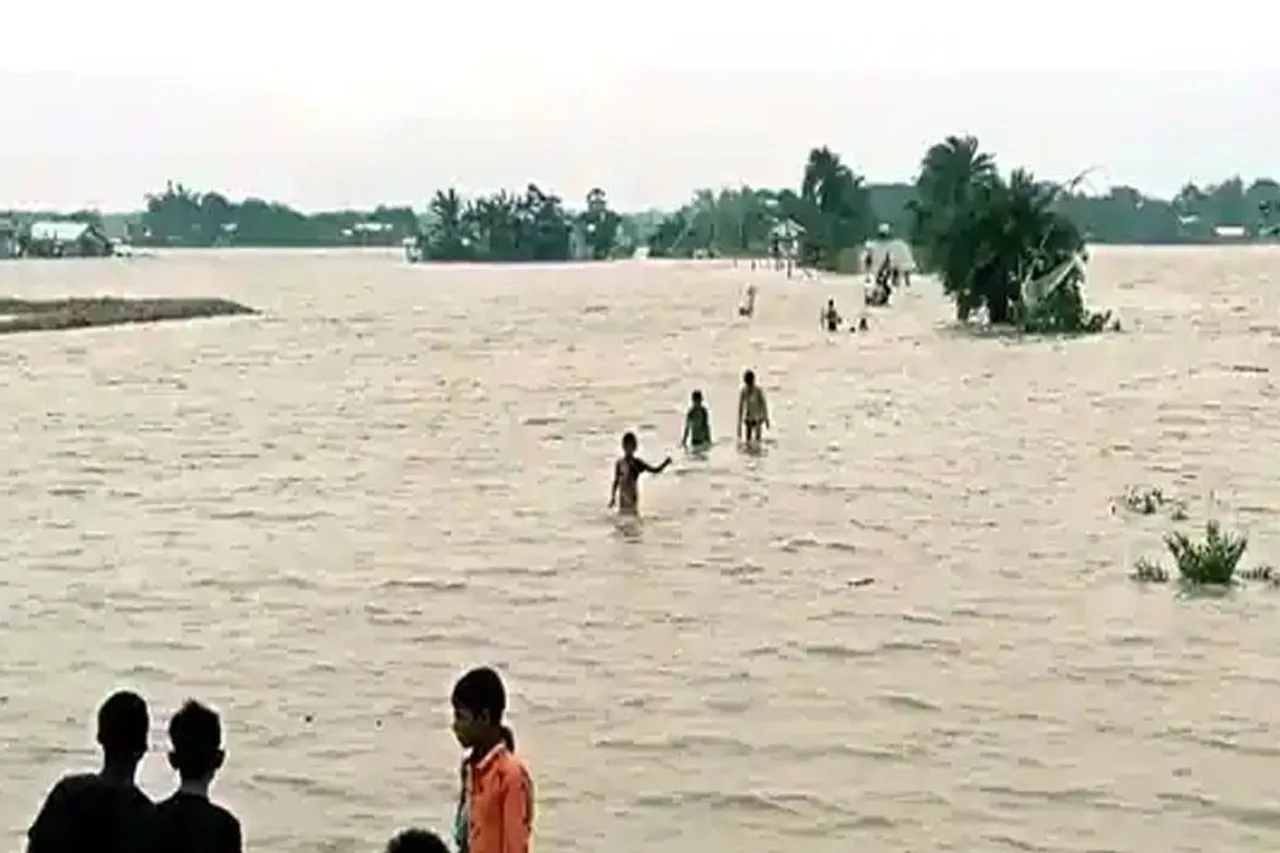 Due to massive floodd Assam is devasted, 9 death reported