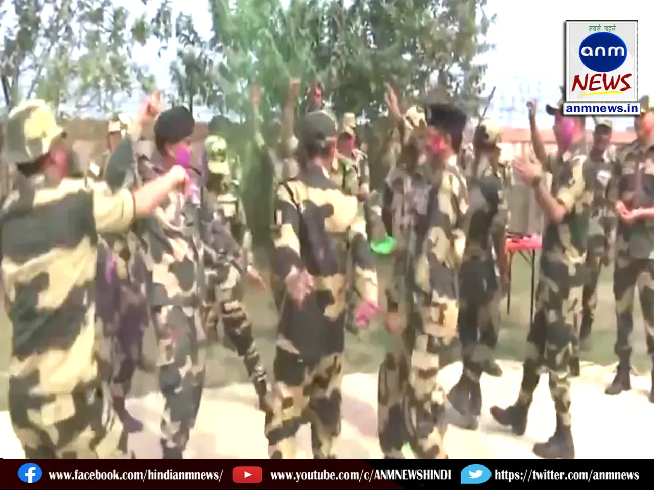 Soldiers posted at border posts on the border are celebrating Holi