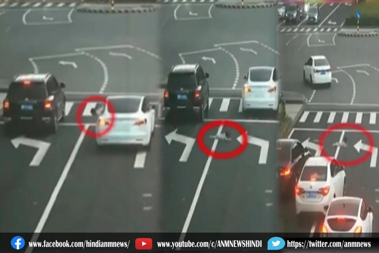 VIDEO: चलती कार से गिरी बच्ची