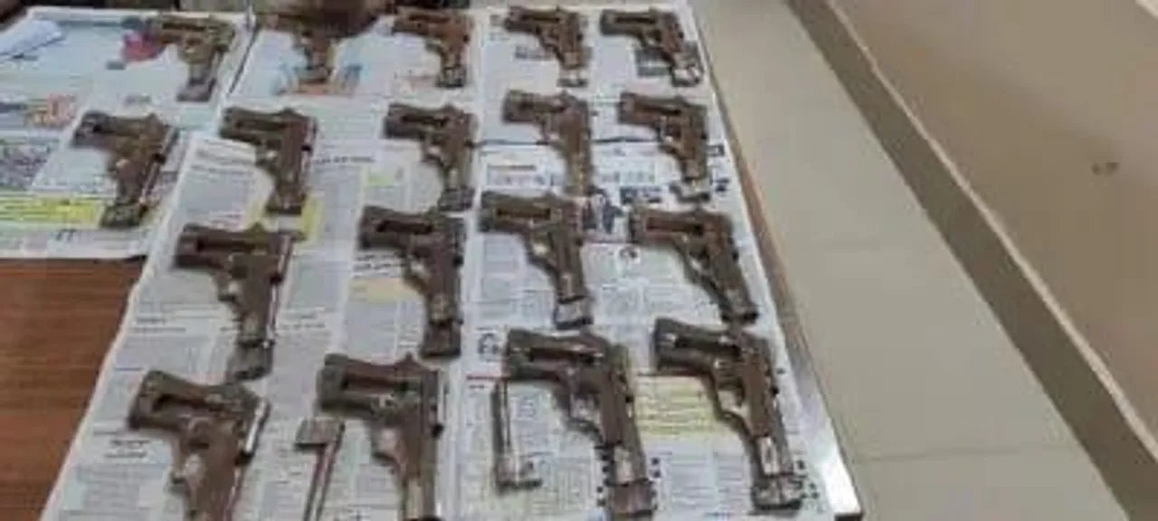 बिहार में 18 पिस्तौल के साथ 2 हथियार तस्कर गिरफ्तार