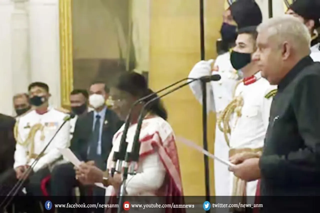 राष्ट्रपति मुर्मू ने 14वें उपराष्ट्रपति को दिलाई शपथ