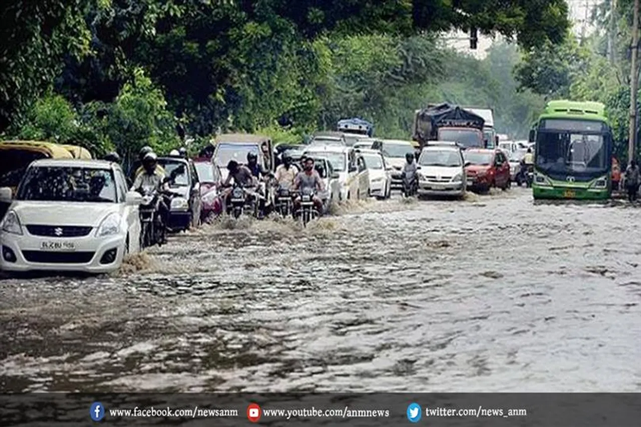 कोलकाता के कुछ इलाकों में जलभराव हो गया
