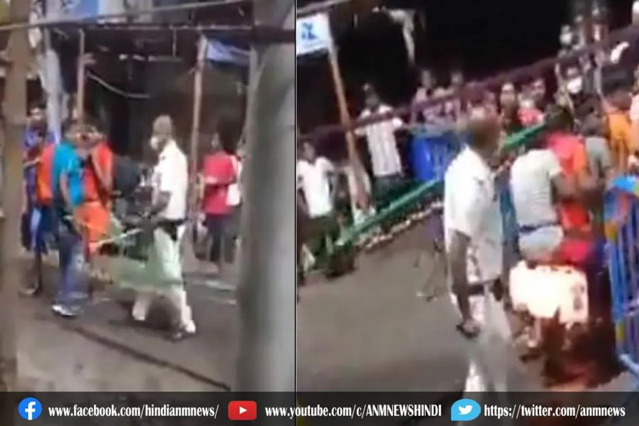 कोलकाता: शिव भक्तों पर पुलिस की बरसी लाठी! सोशल मीडिया पर वायरल हो रहा वीडियो