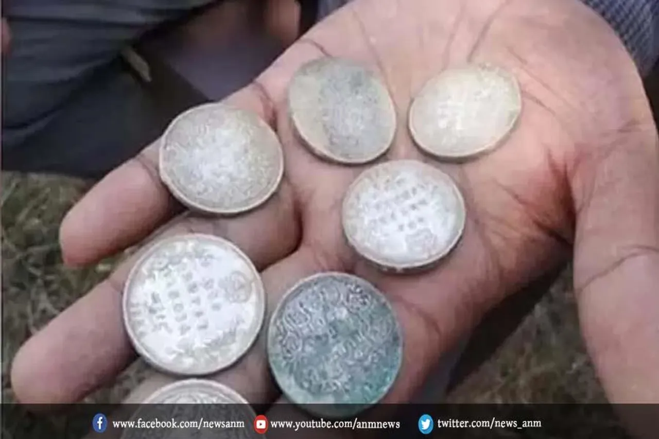 बंगाल में ग्रामीणों को मिला चांदी के सिक्कों से भरा कटोरा