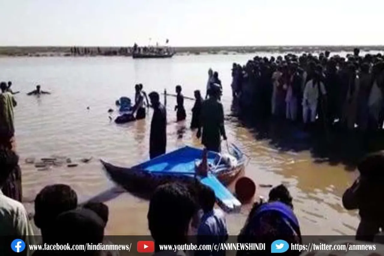 पाकिस्तान में तालाब में 3 नावें डूबने से 4 की मौत, 17 लापता